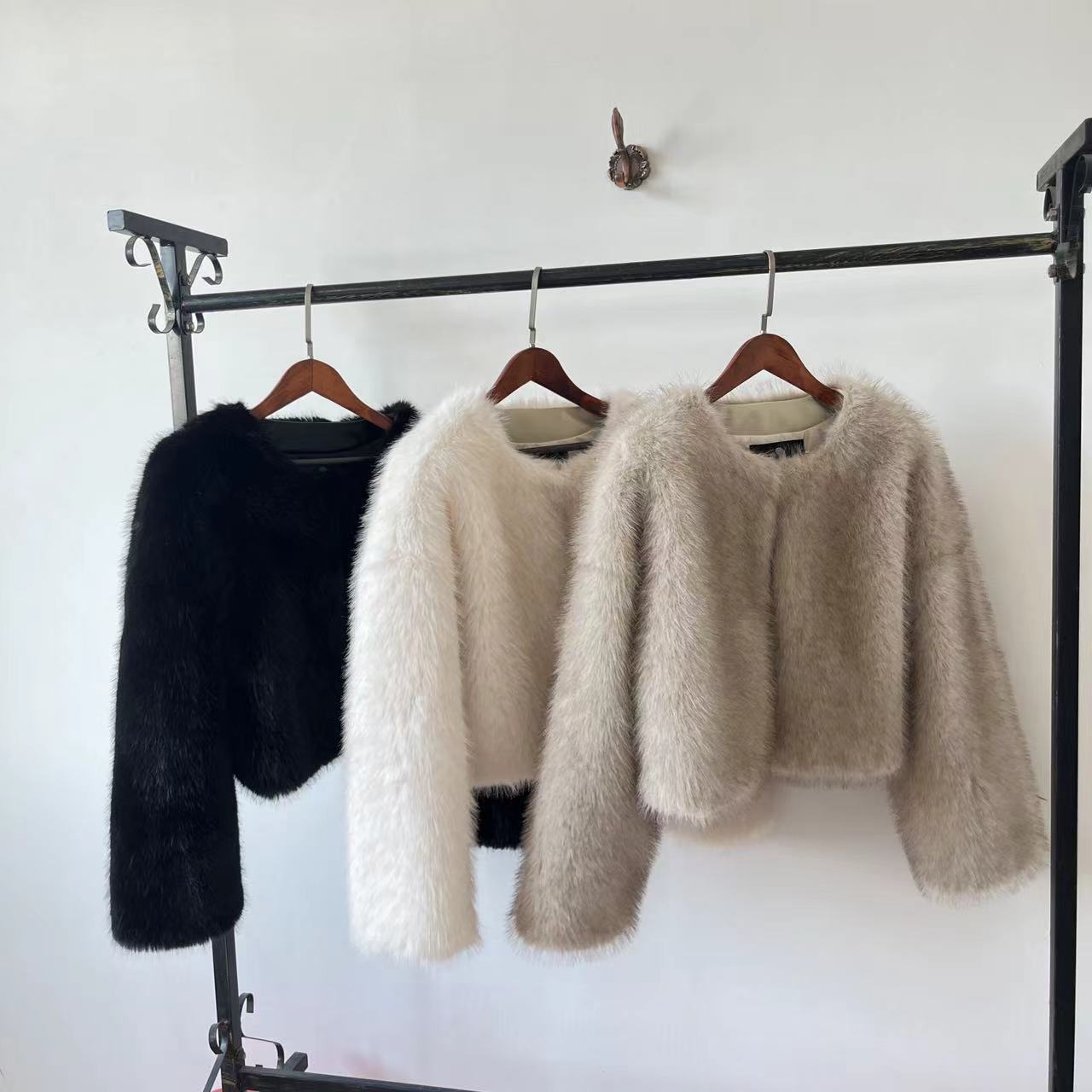 Manteau court en fausse fourru - Street Fashion Week avis et prix