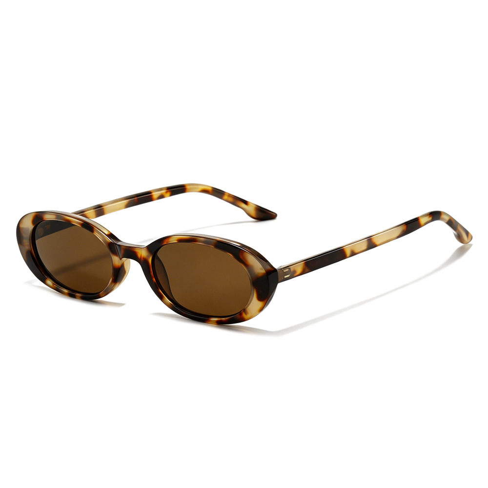 Lunettes de soleil ovales à mo - Street Fashion Photoshoot avis et prix